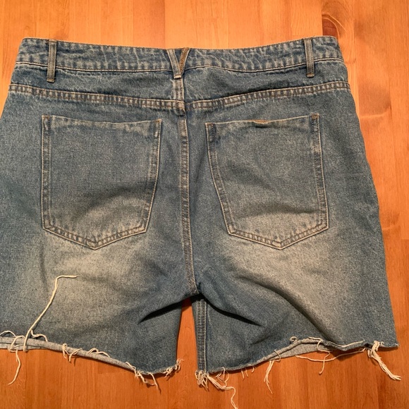 CottonOn Ripped Boyfriend Denim Shorts, Size 8 - Picture 2 of 2